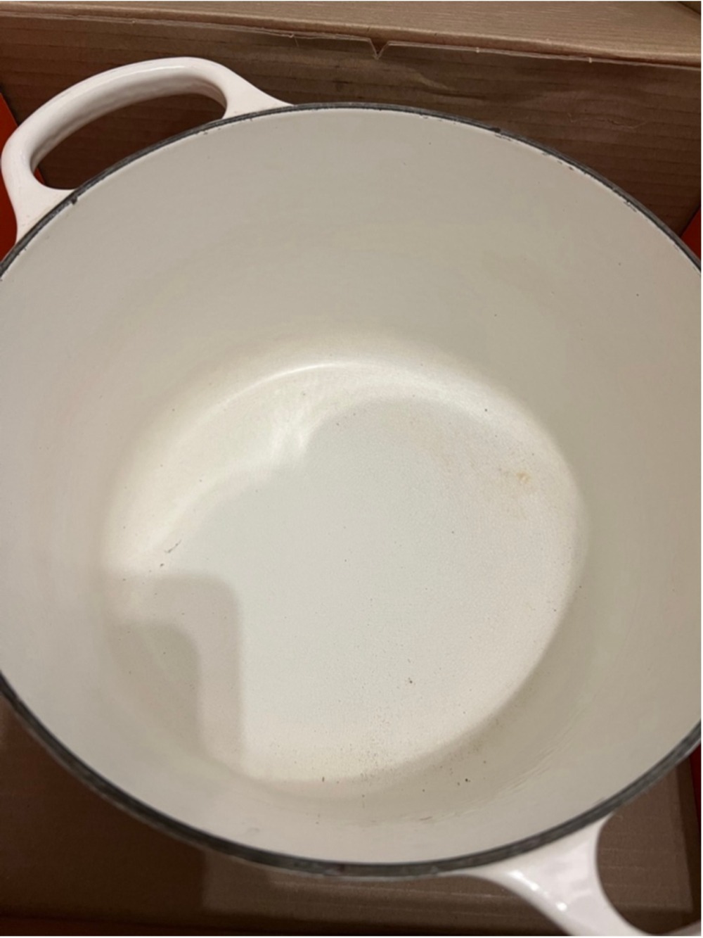 Le Creuset White Enamelled Cast Iron Round Dutch Oven 5L - Picture 3 of 8